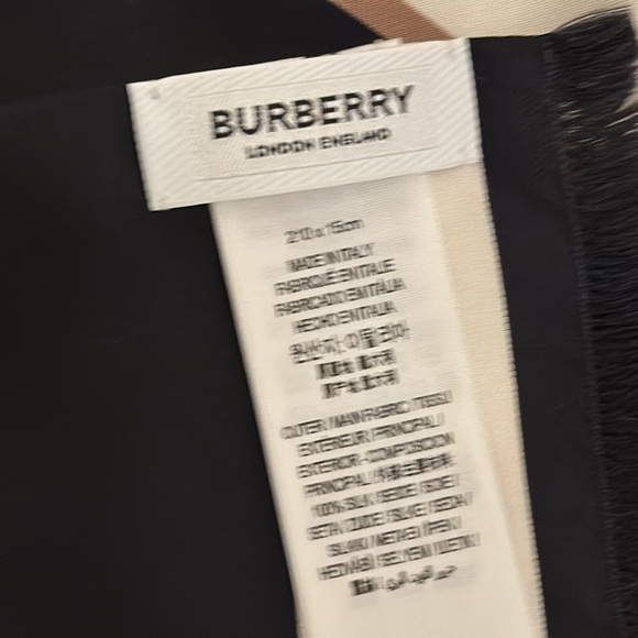 Burberry scarf for man Stylish and cozy soft and cushy Authentic Burberry Scarf. - Picture 3 of 9